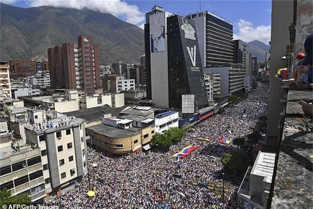 Tổng thống Venezuela tuyên bố không thể bị lật đổ - 2