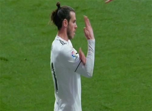 Ăn mừng lạ, Gareth Bale đối mặt án treo giò... 12 trận