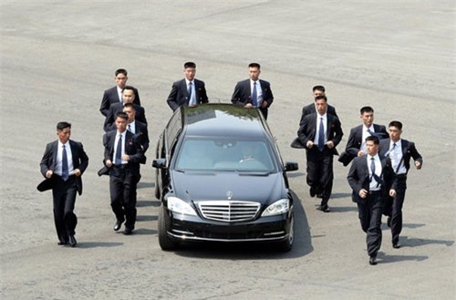 Cận vệ của ông Kim Jong-un có gì khác so với những cận vệ thông thường?