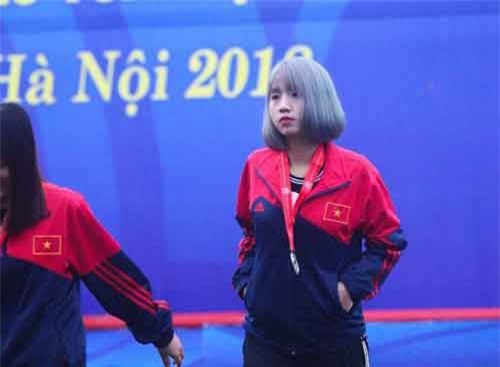 Nữ tuyển thủ U19 Việt Nam bỗng gây sốt với vẻ ngoài xinh đẹp chỉ qua một bức ảnh