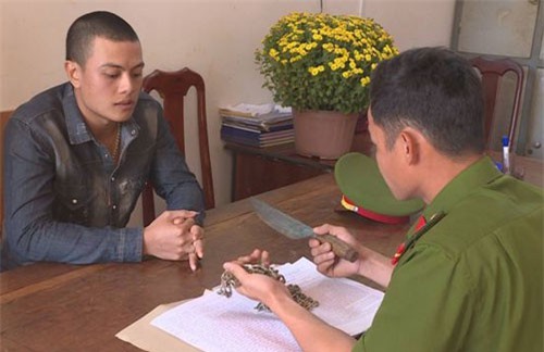 Đắk Lắk: Khởi tố đối tượng cho vay nặng lãi dùng dao dọa chặt tay con nợ