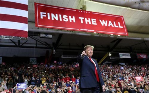 Chính trường Mỹ sục sôi vì ông Trump dọa ban bố lệnh khẩn cấp quốc gia