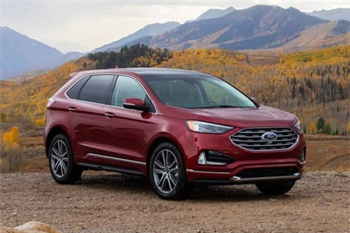 2. Ford Edge 2019 (dung tích khoang hành lý: 1.110 lít).