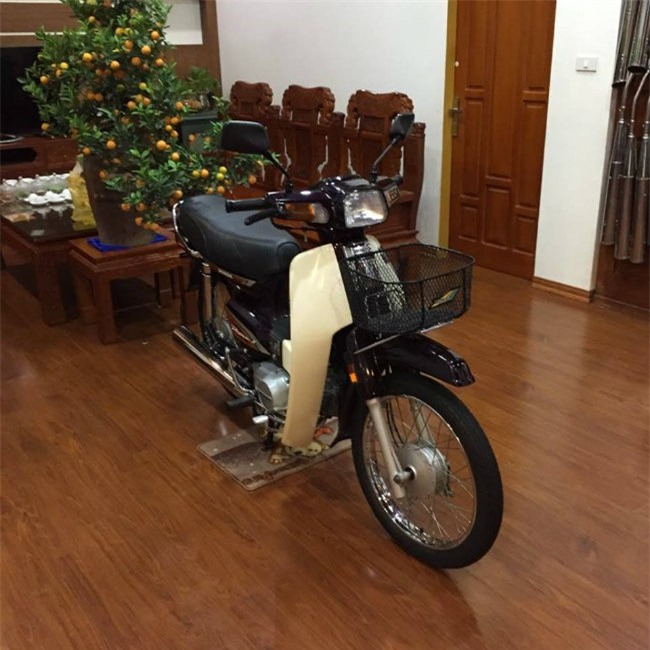 Ngắm Honda Dream đời 2002 giá 8 cây vàng, mới chạy 31 km