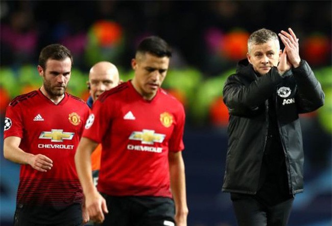 Solskjaer nổi điên, "sấy tóc" Man Utd sau thất bại muối mặt