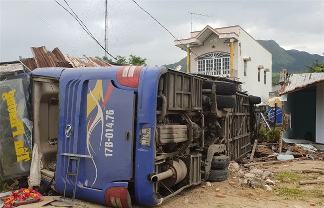 Phó Thủ tướng chỉ đạo điều tra nguyên nhân vụ lật xe tại Khánh Hoà