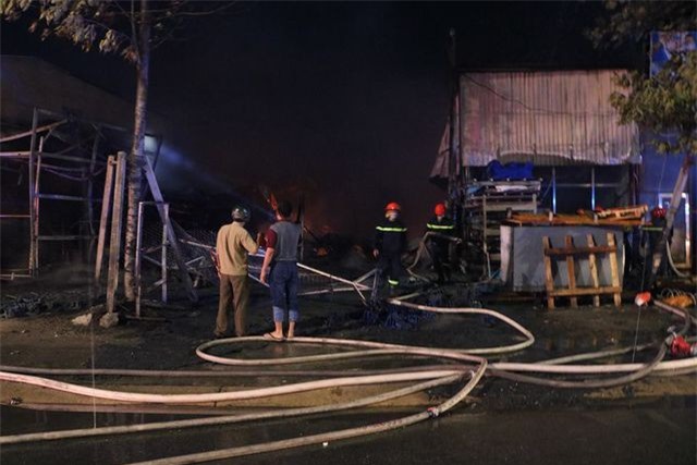 Bình Dương: 4 căn nhà cháy rụi trong ngày vía Thần tài