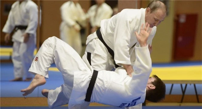 putin bi thuong khi dau judo hinh anh 1