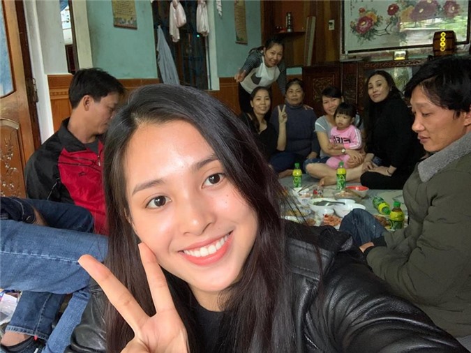 Giữa showbiz đầy hào nhoáng, còn có một Trần Tiểu Vy đặc biệt như thế này