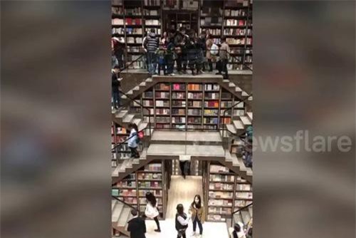 Clip: Choáng ngợp giữa hiệu sách khổng lồ - thiên đường của dân 'mọt sách'