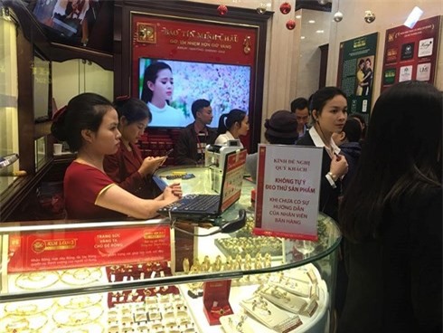Cất xong “mẻ vó” ngày Thần Tài, giá vàng hả hê lao dốc