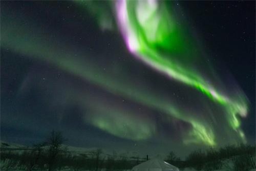 Clip: Ngắm hiện tuọng cực quang đẹp ảo diệu trông như chim phượng hoàng