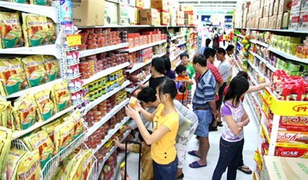 Người tiêu dùng ưa đến siêu thị và cửa hàng tiện lợi