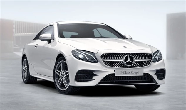 Bảng giá Mercedes-Benz tháng 2/2019. Là thương hiệu xe sang duy nhất có nhà máy tại Việt Nam, Mercedes-Benz có thế mạnh về giá bán do thuế nhập khẩu linh kiện chỉ khoảng 30%, so với các mức thuế nhập khẩu xe nguyên chiếc lên tới 70%. Hiện Mercedes-Benz lắp ráp các mẫu C-class, E-class, S-class và xe thể thao đa dụng GLC. (CHI TIẾT)