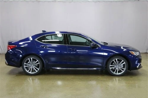 1. Acura TLX 2019 (giá khởi điểm: 45.950 USD).