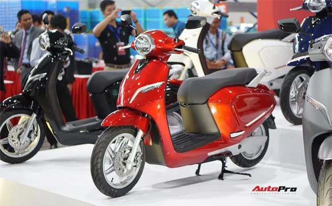 Bảng giá xe máy VinFast tại Việt Nam tháng 2/2019. Hãng xe máy điện VinFast của Việt Nam chính thức công bố giá bán chiếc xe máy điện đầu tiên của mình mang tên Klara. Tuy nhiên, giá bán khi đến tay khách hàng trong giai đoạn này có sự khác biệt nhờ những chiến dịch khuyến mại lớn. (CHI TIẾT)