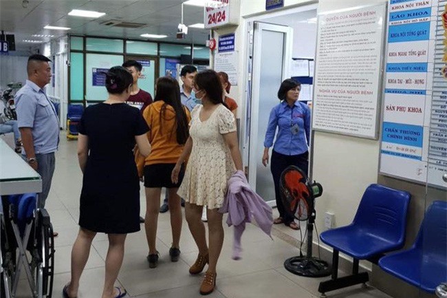 Giả có bầu sắp sinh để nhận tiền quyên góp trên xe bus