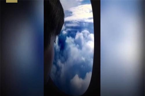 Clip: Trào lưu 'đi máy bay' gây bão cộng đồng mạng