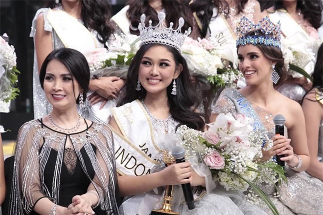 Mỹ nhân 18 tuổi vừa lên ngôi Hoa hậu Indonesia: Xinh xắn nhưng khả năng nói 4 thứ tiếng, học lực mới gây ngỡ ngàng