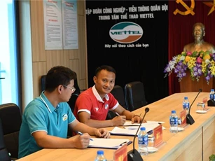 Trọng Hoàng không về SLNA để chuyển tới Viettel