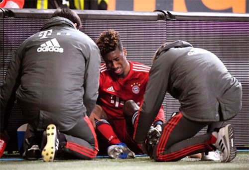 Tập tễnh rời sân, sao Bayern nguy cơ lỡ đại chiến Liverpool