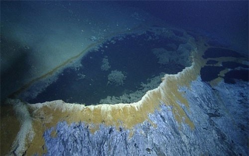 Giải mã bí ẩn hồ nước tuyệt vọng, bẫy chết dưới lòng đại dương