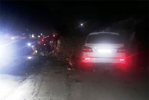 Nghệ An: Ô tô gây tai nạn liên hoàn, húc bay 3 người phụ nữ bán rau