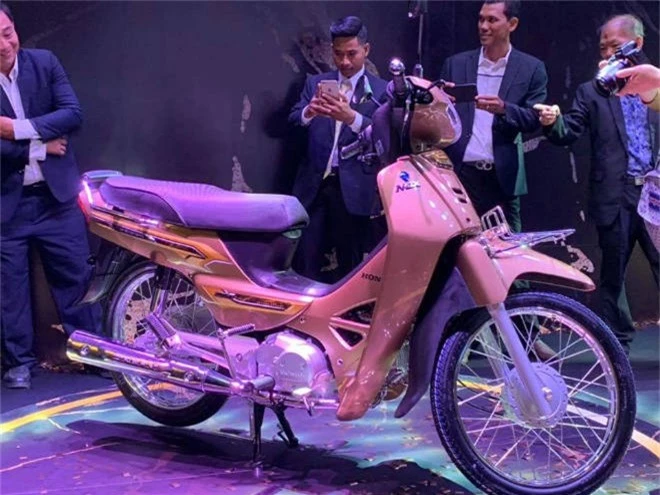 Vì sao Honda Dream 125 2019 chưa bán chính hãng tại Việt Nam? Sau khi Honda Dream khai tử đột ngột tại Việt Nam mà chưa rõ lí do, nhiều người đang mong ngóng 2019 Honda Dream 125 có thể về nước theo đường chính hãng sẽ có giá rẻ hơn nhiều. (CHI TIẾT)