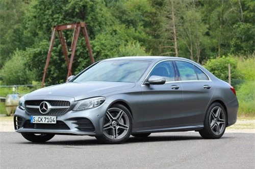 9. Mercedes-Benz C300 2019 (giá khởi điểm: 42.395 USD).