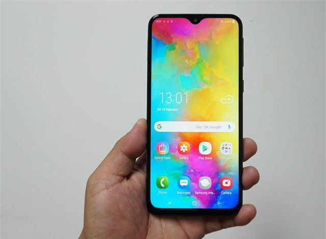 Cận cảnh Galaxy M20 giá 4,9 triệu đồng tại Việt Nam