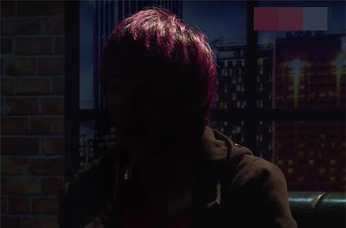 Sốc với chuyện nam ca sĩ Việt 20 tuổi bị chính ông bầu gạ tình, đánh đập