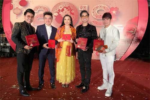 Lý do khiến Ngọc Sơn lấy cát xê "khủng" mua vàng tặng khán giả