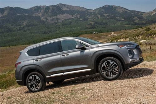 2. Hyundai Santa Fe 2019 (giá khởi điểm: 25.750 USD).