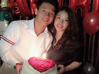 Bạn gái trung vệ Bùi Tiến Dũng lộ ảnh hồi chưa 'dậy thì thành công'