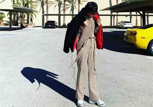 H'Hen Niê tự tin dùng song ngữ để 'phản pháo', đáp trả lại bình luận chê xấu ngay trên đất Mỹ