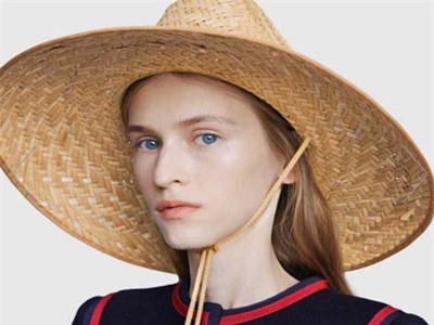 Hết dép rọ 'thần thánh', Gucci lại bán mũ rơm giá hơn chục triệu đồng