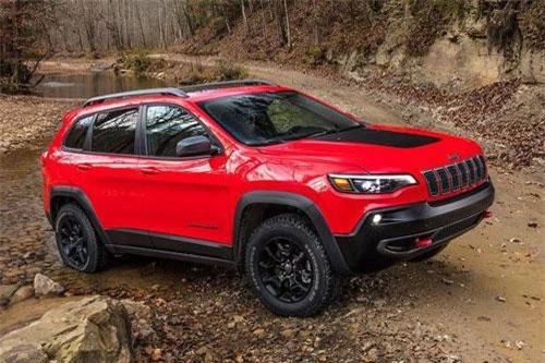 8. Jeep Cherokee 2019 (giá khởi điểm: 24.240 USD).