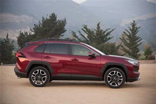 9. Toyota RAV4 2019 (giá khởi điểm: 25.500 USD).