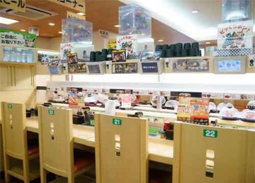 Giá đắt dành cho trò đùa ngớ ngẩn tại nhà hàng băng chuyền nổi tiếng