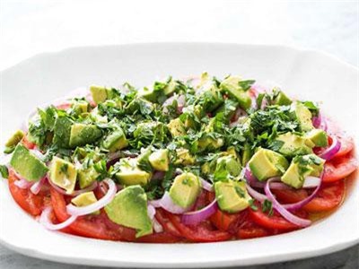 Cách làm món salad bơ và cà chua