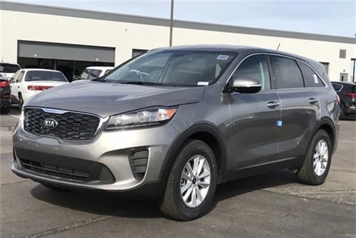 3. Kia Sorento L 2019 (mức tiêu thụ nhiên liệu: 11,3 lít /100 km/h).