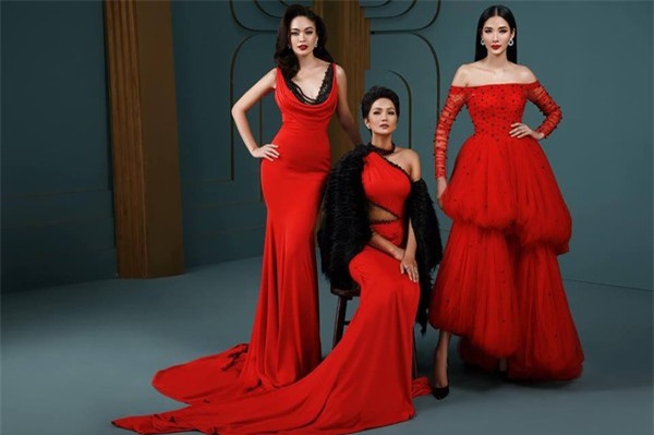 Phát hiện 'nước cờ' độc lạ khiến fan Việt khuyên Hoàng Thùy mạnh tay xài màu đỏ tại Miss Universe 2019