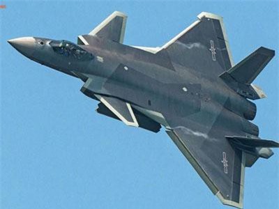Ngạc nhiên cách máy bay J-20 Trung Quốc đối phó với F-22