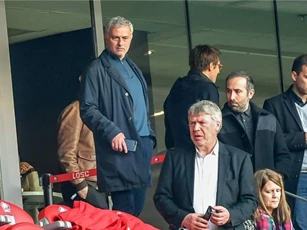 Sang Pháp, Mourinho hé lộ chi tiết bất ngờ về M.U