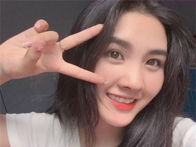 Nữ sinh Đại học Sài Gòn xinh đẹp khiến bao chàng trai ngẩn ngơ