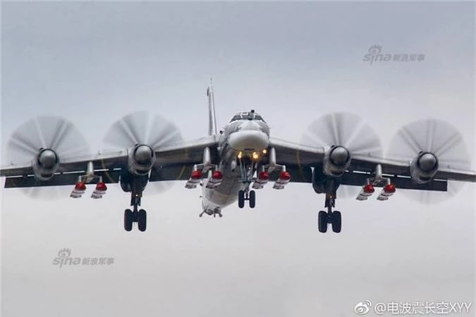 Ngam “ong gia” Tu-95 cua Nga cat canh trong nhiem vu moi-Hinh-10