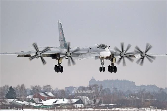 Ngam “ong gia” Tu-95 cua Nga cat canh trong nhiem vu moi-Hinh-2