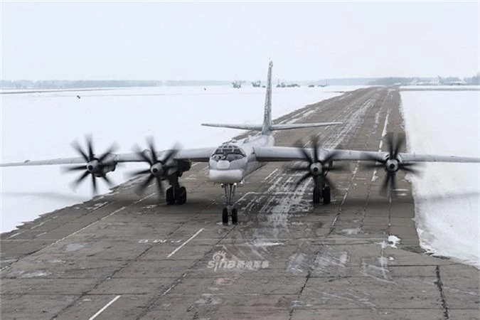 Ngam “ong gia” Tu-95 cua Nga cat canh trong nhiem vu moi-Hinh-4