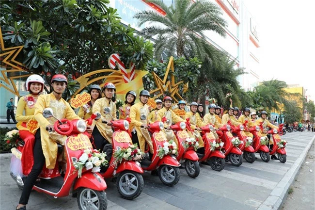 Ngọc Trinh - Diệu Nhi đại náo đường phố cùng đoàn rước dâu hoành tráng - Ảnh 8.