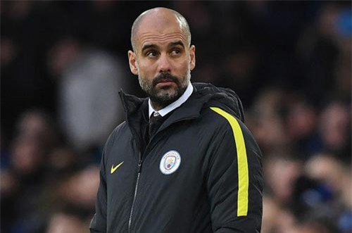 Pep Guardiola 'đá xoáy' Man Utd để khen Man City
